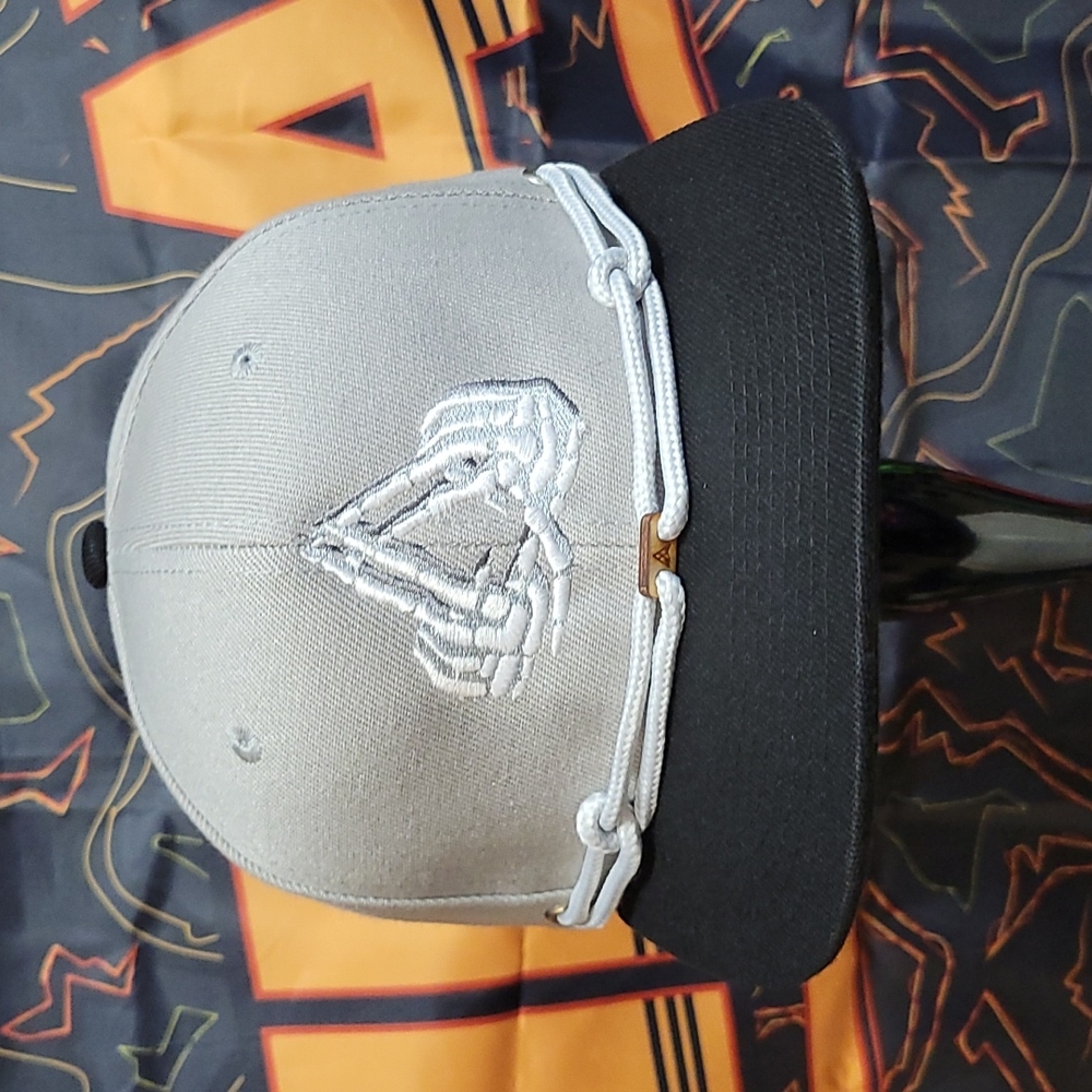 Findlay Hats Snapback Glitch Exosso Gray White Black Crown